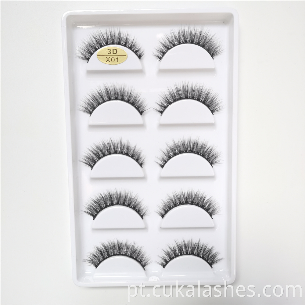 Natural Looking False Eyelashes